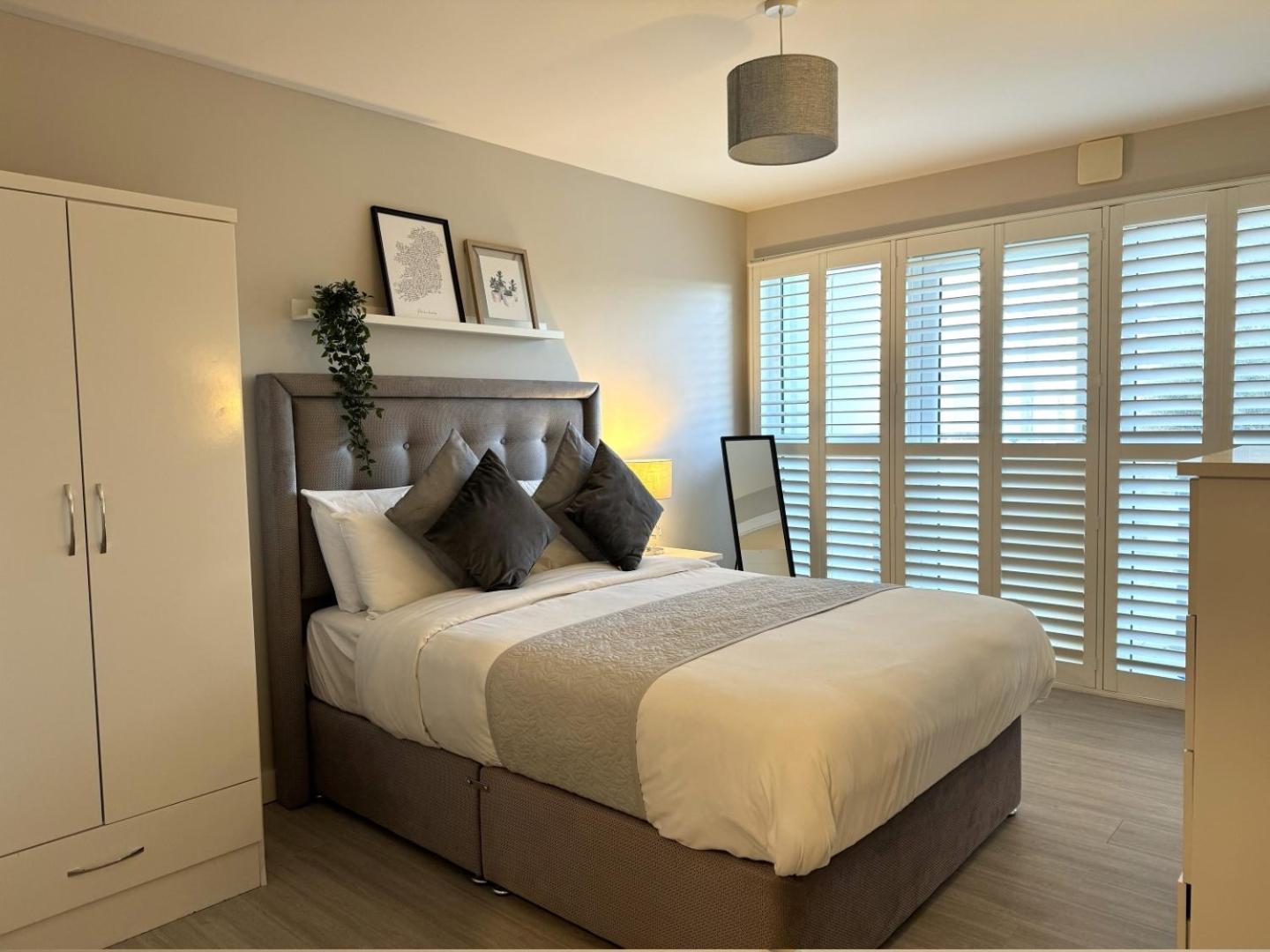 Central Belfast Apartments Sandford Екстериор снимка