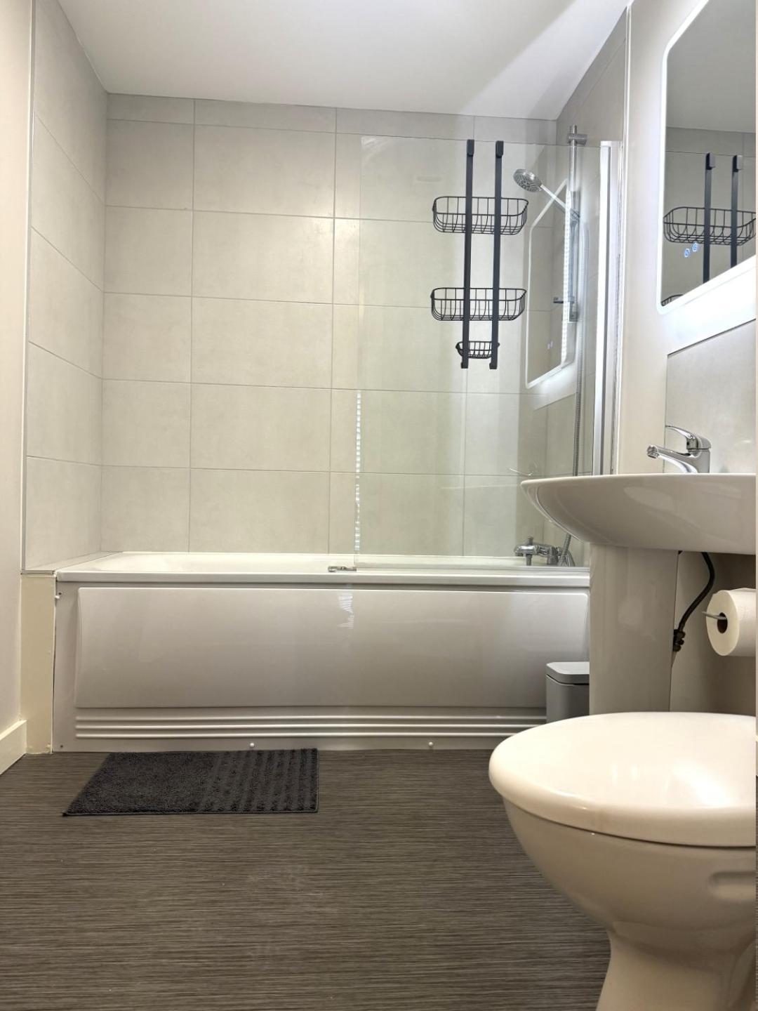 Central Belfast Apartments Sandford Екстериор снимка