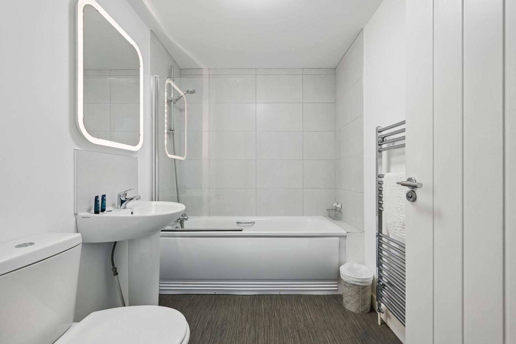 Central Belfast Apartments Sandford Екстериор снимка