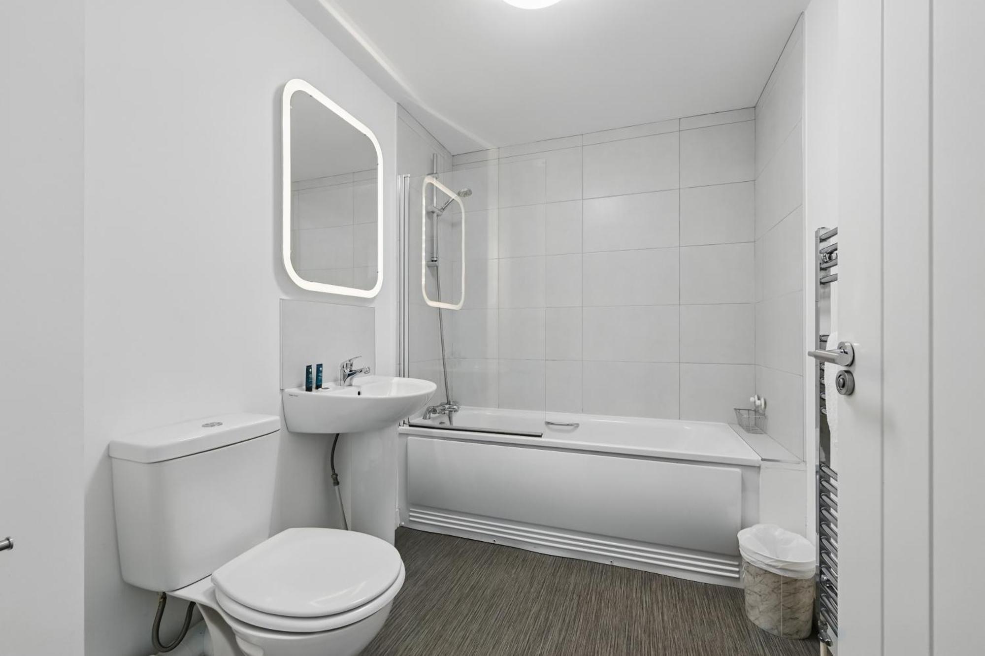 Central Belfast Apartments Sandford Екстериор снимка