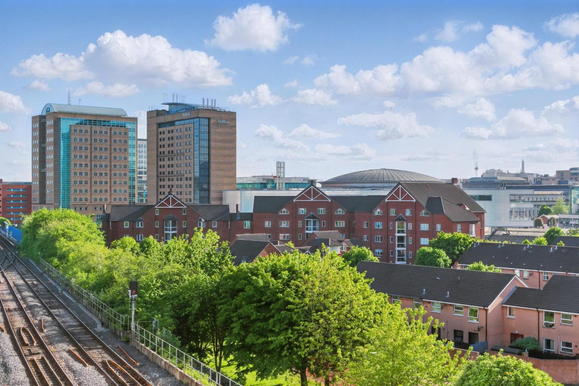 Central Belfast Apartments Sandford Екстериор снимка